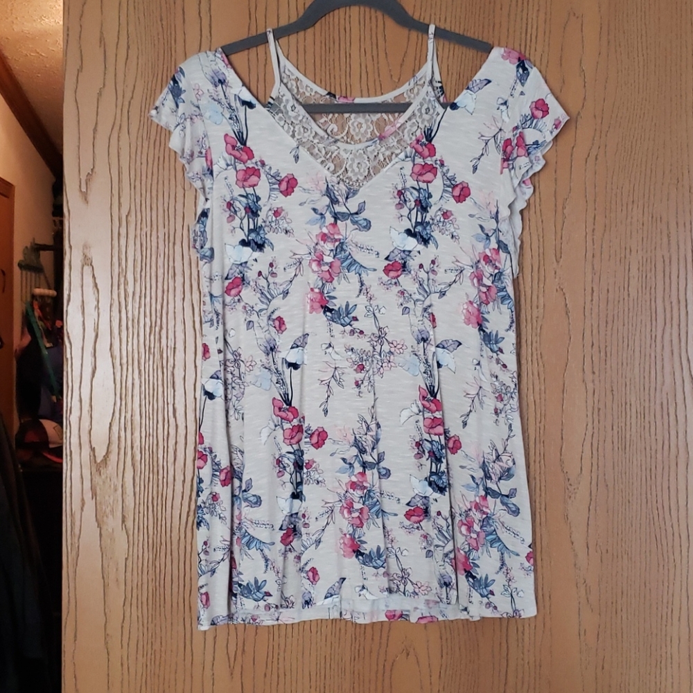 Womens maurices top medium